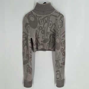 We11done Logo Graffiti Turtleneck Jacquard Grey Crop Top Sweater